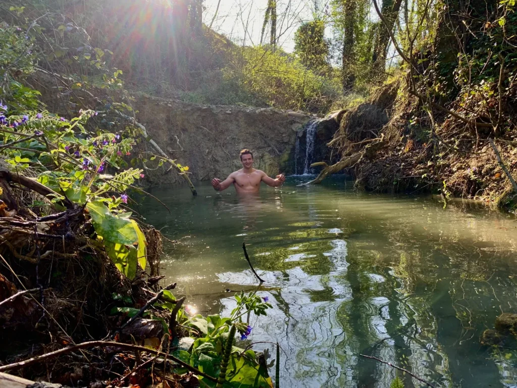 Ricerca e potabilizzazione dell'acqua al corso di sopravvivenza BOSCO PRO