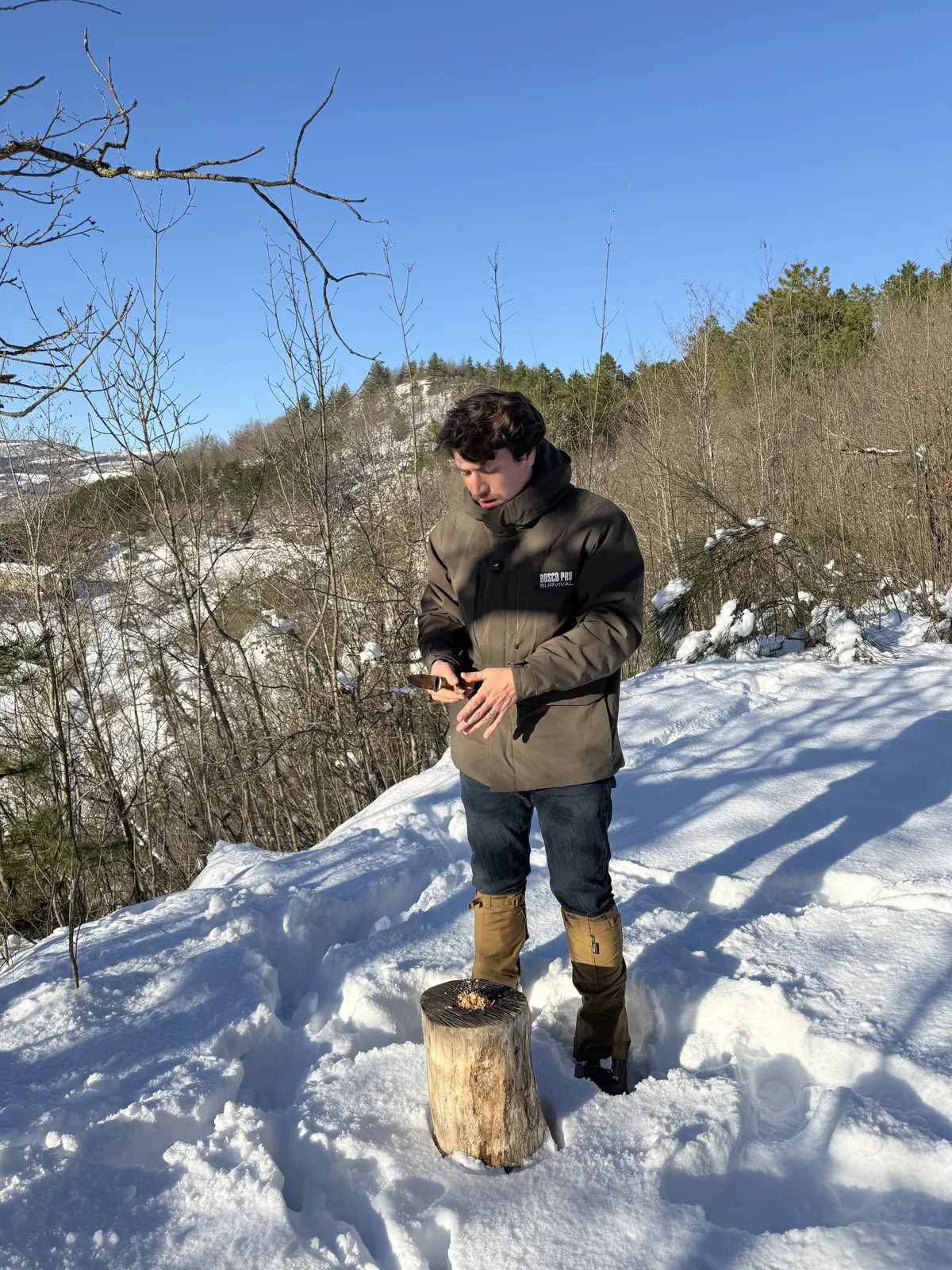 Corso di sopravvivenza invernale BOSCO PRO in Emilia-Romagna, uso del coltello nella neve