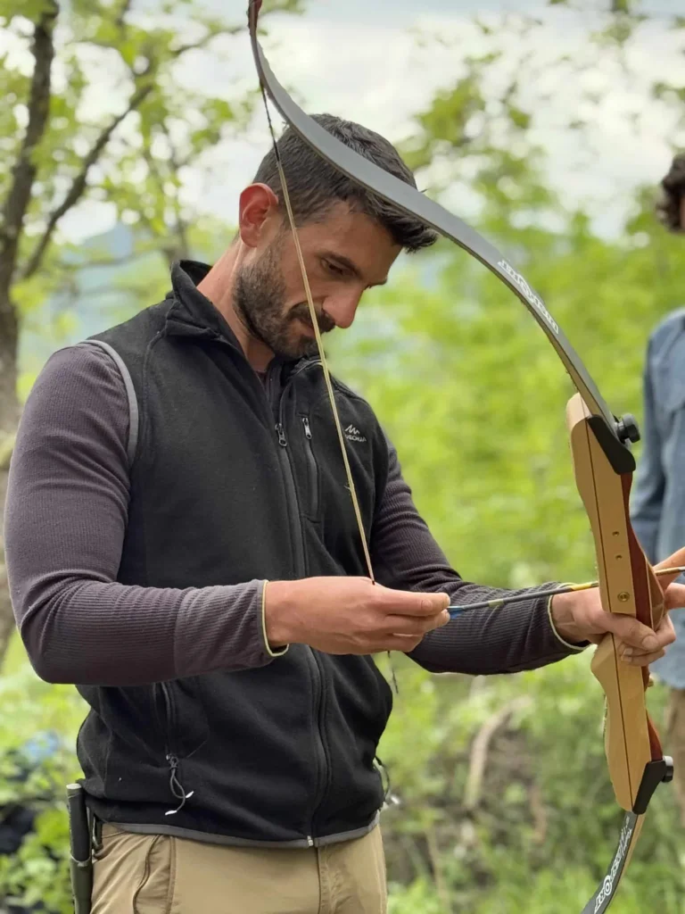 Tiro con l'arco durante l'esperienza survival BOSCO PRO